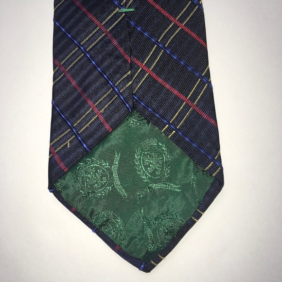 Tommy Hilfiger Black and Red Necktie 100% Silk - Picture 2 of 8